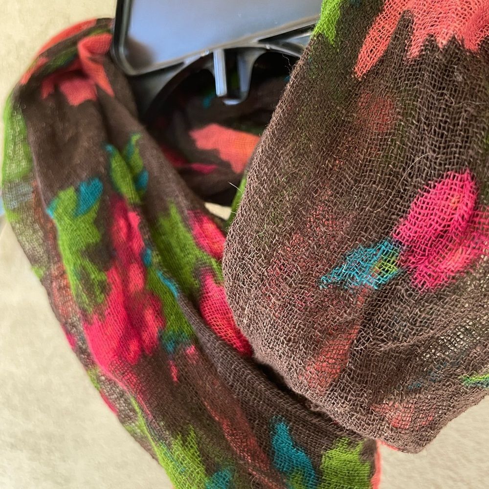 Colorful lightweight scarf - Picture 4 of 4